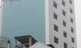 Cả tòa cao ốc được xây bằng giấy phép giả