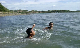 Đi bắt hàu, 4 học sinh chết đuối thương tâm