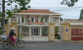 Hiện Sở GD-ĐT tỉnh Đồng Tháp đã chỉ đạo hội đồng chấm thi gửi báo cáo vụ việc và kiểm tra lại danh sách cán bộ coi thi tại các phòng thi có bài giống nhau ở một phần đáp án để có hình thức kỷ luật nếu có sai phạm xảy ra.