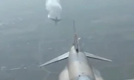 Máy bay quân sự Iran nổ tung khi diễn tập