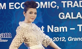 Lý Nhã Kỳ khoe eo thon phủ nhận tin đồn có bầu