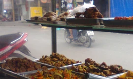 Hãi hùng cơm bẩn sinh viên