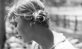 Taylor Swift bất ngờ tung MV “the lakes”, You Guys đồng loạt “tuyển gấp” gia sư tiếng Anh