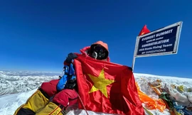 Cựu nhà báo Việt chinh phục ‘nóc nhà thế giới’ và đỉnh Lhotse trong 48h: Các ngọn núi dạy tôi nhiều bài học