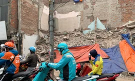 Sinh viên cật lực làm thêm mong kiếm vài triệu đồng dịp Tết