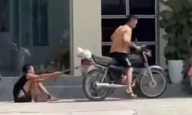Công an vào cuộc bé trai bị bố xích chân kéo lê trên đường phố ở Hải Phòng