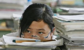 Phụ huynh đua nhau nghỉ làm tự dạy học cho con