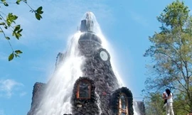 Khách sạn núi lửa phun... nước mát