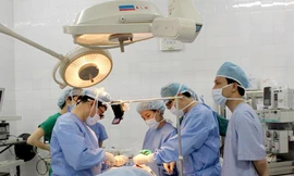 Các bác sỹ phẫu thuật tại bệnh viện số 1 tỉnh Lào Cai