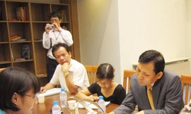 Hứa giảm phí, điều chỉnh giá