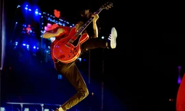 Cuộc hôn phối của xiếc với rock 