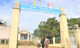 Anh Thường giới thiệu nhà văn hóa do người dân hiến đất, góp tiền làm