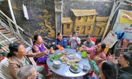 Rộn ràng bữa cơm tất niên xóm chạy thận 