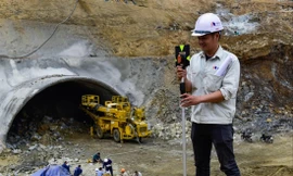 Công nhân thi công tại cao tốc Bắc - Nam đoạn qua tỉnh Thanh Hoá 