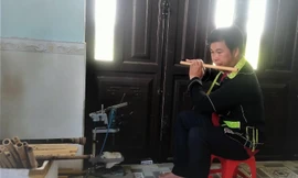 Văn Bảo thường mượn tiếng sáo để trải lòng 