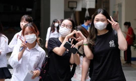 Hơn 1 triệu thí sinh dự thi Ngữ văn, Toán: Hồi hộp và lo lắng 