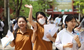 Nên giao kì thi tốt nghiệp THPT cho địa phương 