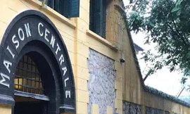 Nhà tù Hỏa Lò tấp nập khách tham quan thời tiền COVID-19 