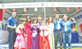 Những người gốc Việt lênh đênh 