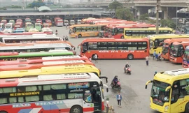 Mỗi ngày các bến xe nội đô đang có hàng nghìn lượt xe xuất bến 