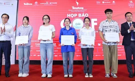 Thêm bệ đỡ nâng bước em tới trường 