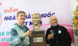 Tạc tượng 'bà Tây' ở lại Việt Nam giúp hàng ngàn người bệnh