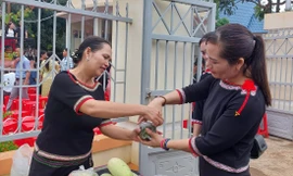 Về buôn nghe chuyện du lịch 