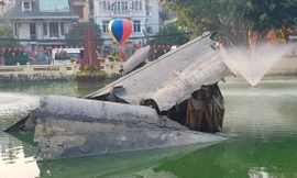 Quay B-52 rơi, thành tác phẩm đoạt giải quốc tế 