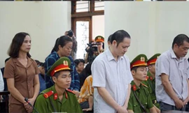 Các bị cáo trong phiên tòa xét xử gian lận thi cử tại Hà Giang 