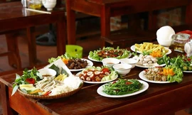 Quán lòng lợn, tiết canh được quản lý kiểu Tây