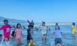 Có ngày, Pơ Loong Đạt, Hốih Bim Bim… xuống núi xem pháo hoa 