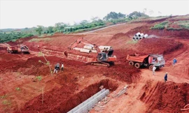 Hiện trường san gạt, phân lô đất nông nghiệp ở TP Bảo Lộc 