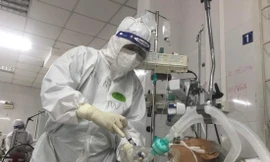 Bác sĩ trung ương hỗ trợ điều trị các tỉnh phía Nam Ảnh: Tuấn Dũng 