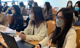 Mở cửa trường đại học: Sinh viên mắc COVID-19 không bị bỏ lại phía sau 