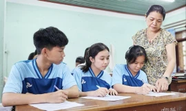 Những dấu lặng miền sơn cước: Những đốm lửa hy vọng 