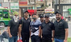 Dehbi Mohamed (người Algeria) vui mừng vì tìm được việc làm khi bị kẹt ở Việt Nam