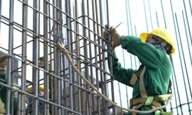 Người mua nhà gánh chịu khi giá nhà tăng do vật liệu xây dựng tăng giá Ảnh: Như Ý 