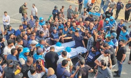 Những nhà báo bám trụ giữa mưa bom ở Dải Gaza 