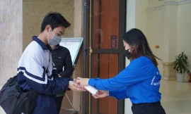 F0 gia tăng, nhà trường và sinh viên đều rối 