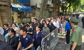 Chúng tôi đến tiễn vị lãnh đạo vì nước, vì dân