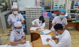 Y tế thông minh chưa vượt qua... cổng bệnh viện 