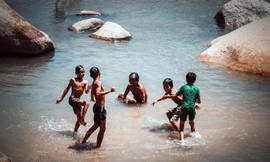 Suối khoáng ở Đạ Tông ảnh: Sam Ngo 