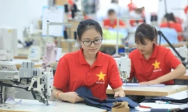 Mỹ áp thuế với nhiều nước: Lo hàng tràn vào Việt Nam để 'rửa nguồn'