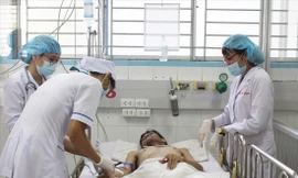 Sốt xuất huyết bùng phát tại TPHCM: 'Quên bài' chống dịch? 