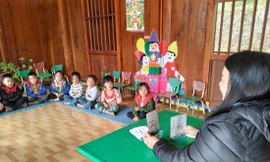 Thanh Hóa: Thiếu lớp, trẻ mầm non phải học nhờ ở nhà văn hóa bản