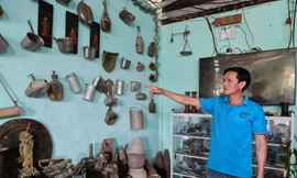 Anh gàn đi 'nhặt' ký ức 