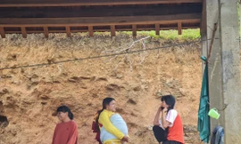 Phụ nữ ở thôn Quế kết hôn từ rất sớm và hầu hết sinh con tại nhà 