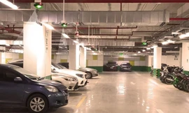  Chủ đầu tư quảng cáo một đằng, bán nhà một nẻo, cắt bớt tiện ích kể cả chỗ đỗ ô tô, khiến nhiều người dân khổ sở khi bán căn hộ cắt lỗ. Ảnh: Như Ý 