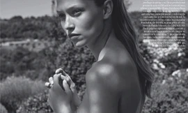 Người đẹp Séc 'thả rông' gợi cảm mê đắm