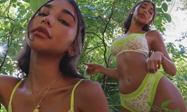 Nữ DJ 'bốc lửa' Chantel Jeffries mặc nội y tạo dáng táo bạo